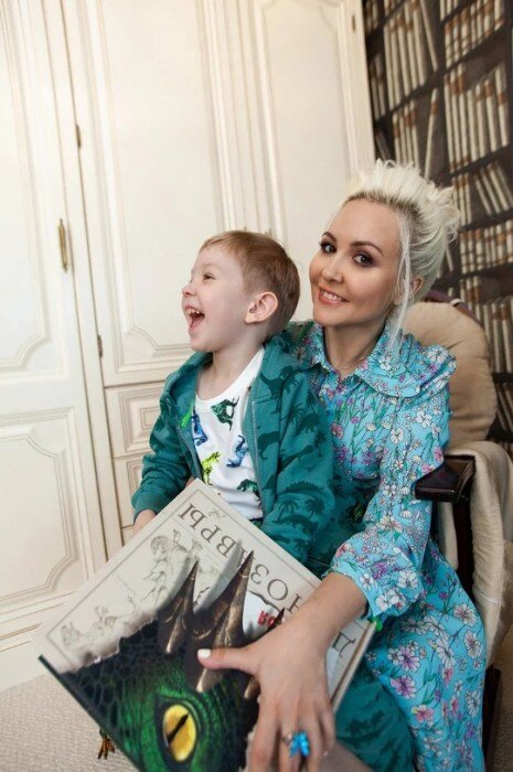 Василиса Володина с сыном. / Фото: www.yandex.net