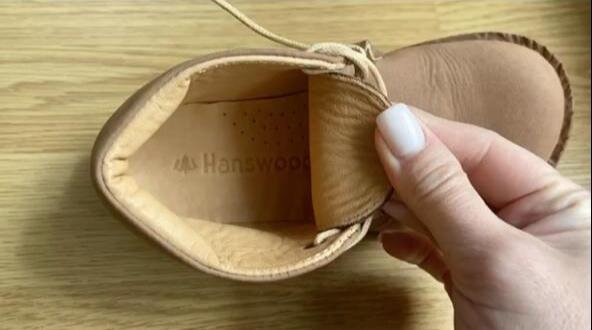 наглядный пример, как гнется каучуковая подошва в ботинках Hanswood