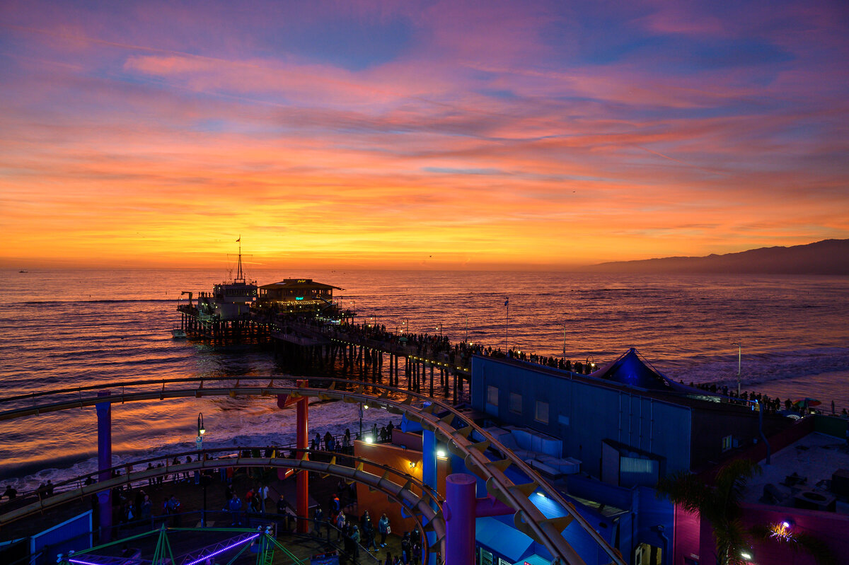 Вид с колеса обозрения на пирсе