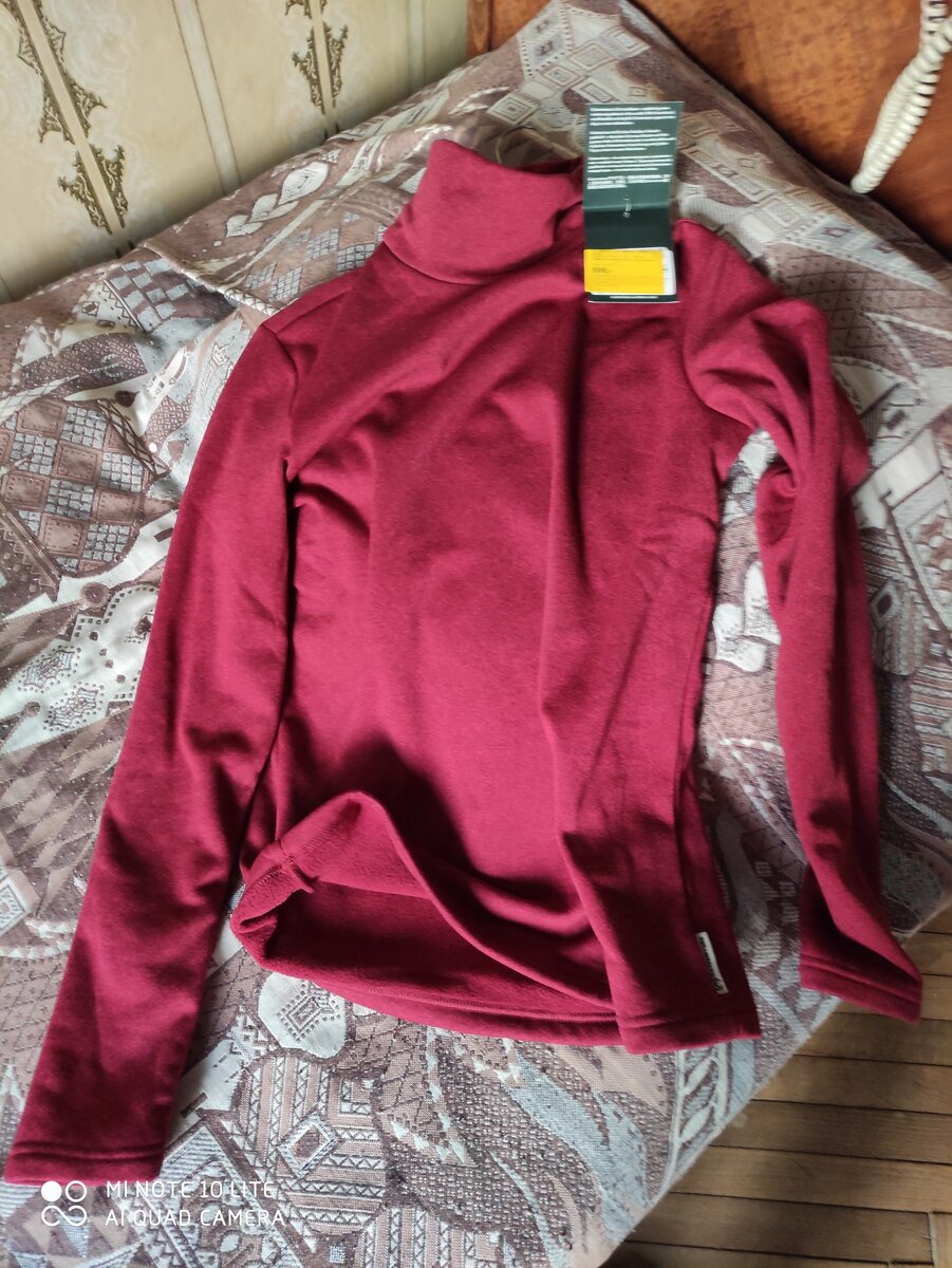 Цвет как у слова "ASICS" на кроссовках