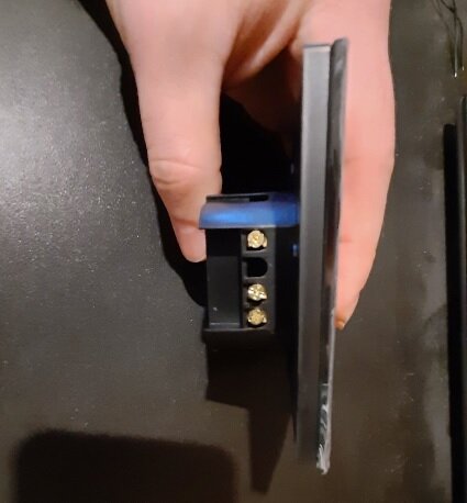 Со стороны контактов