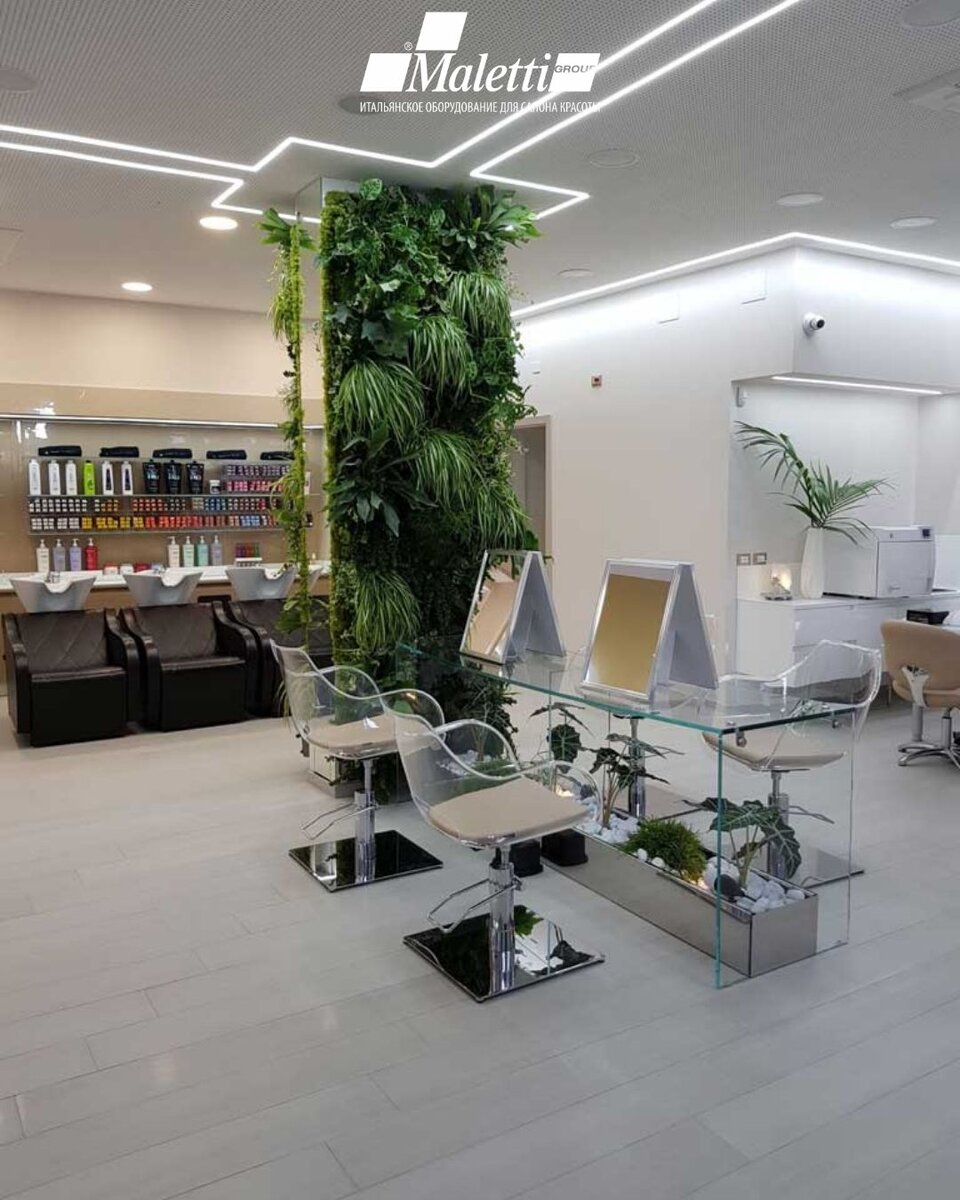 Прозрачное парикмахерское кресло Plexi - дизайн Maletti Creative Team