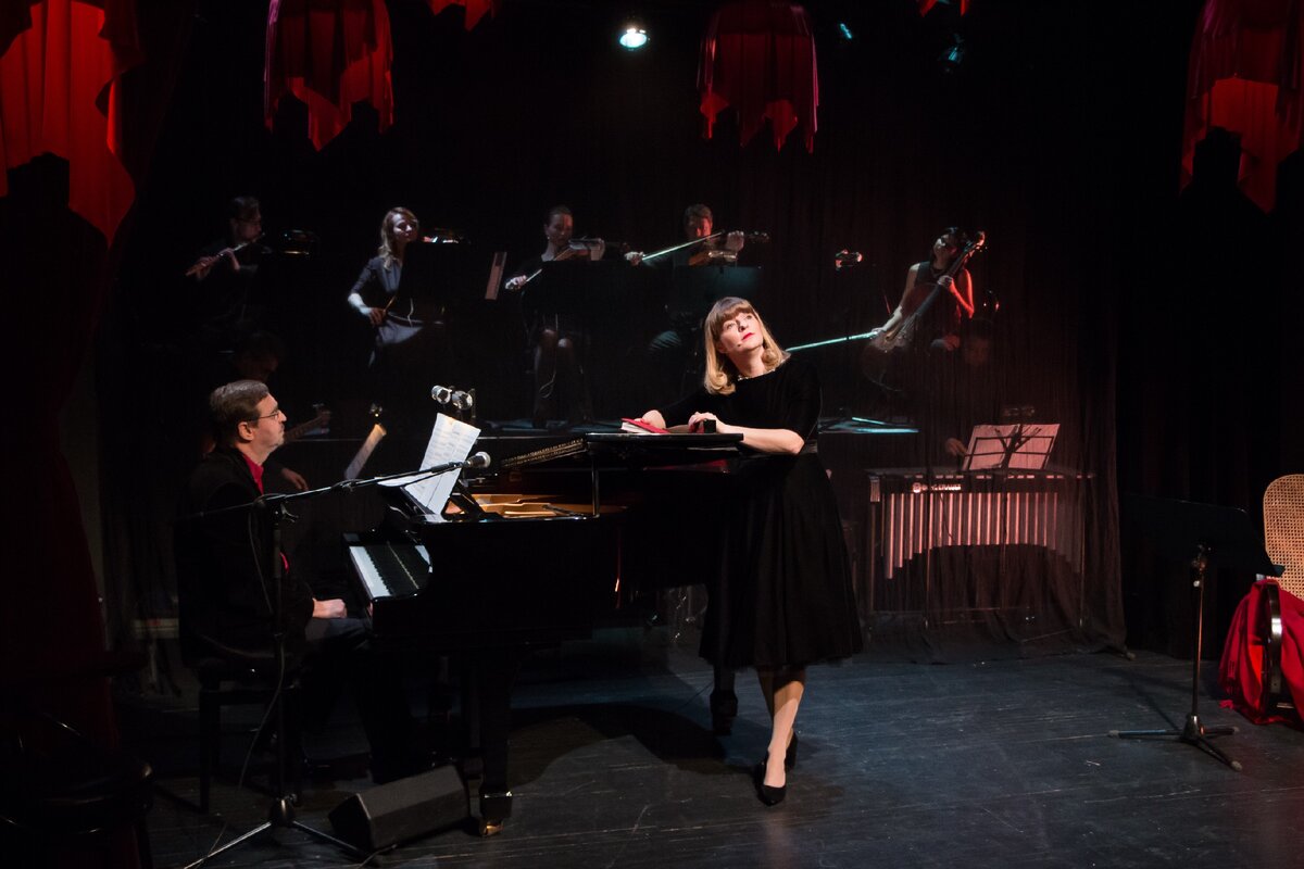 Сцена из спектакля "Барбара"