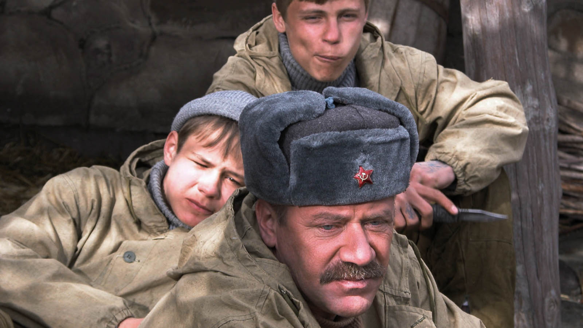 Кадр из фильма "Сволочи"