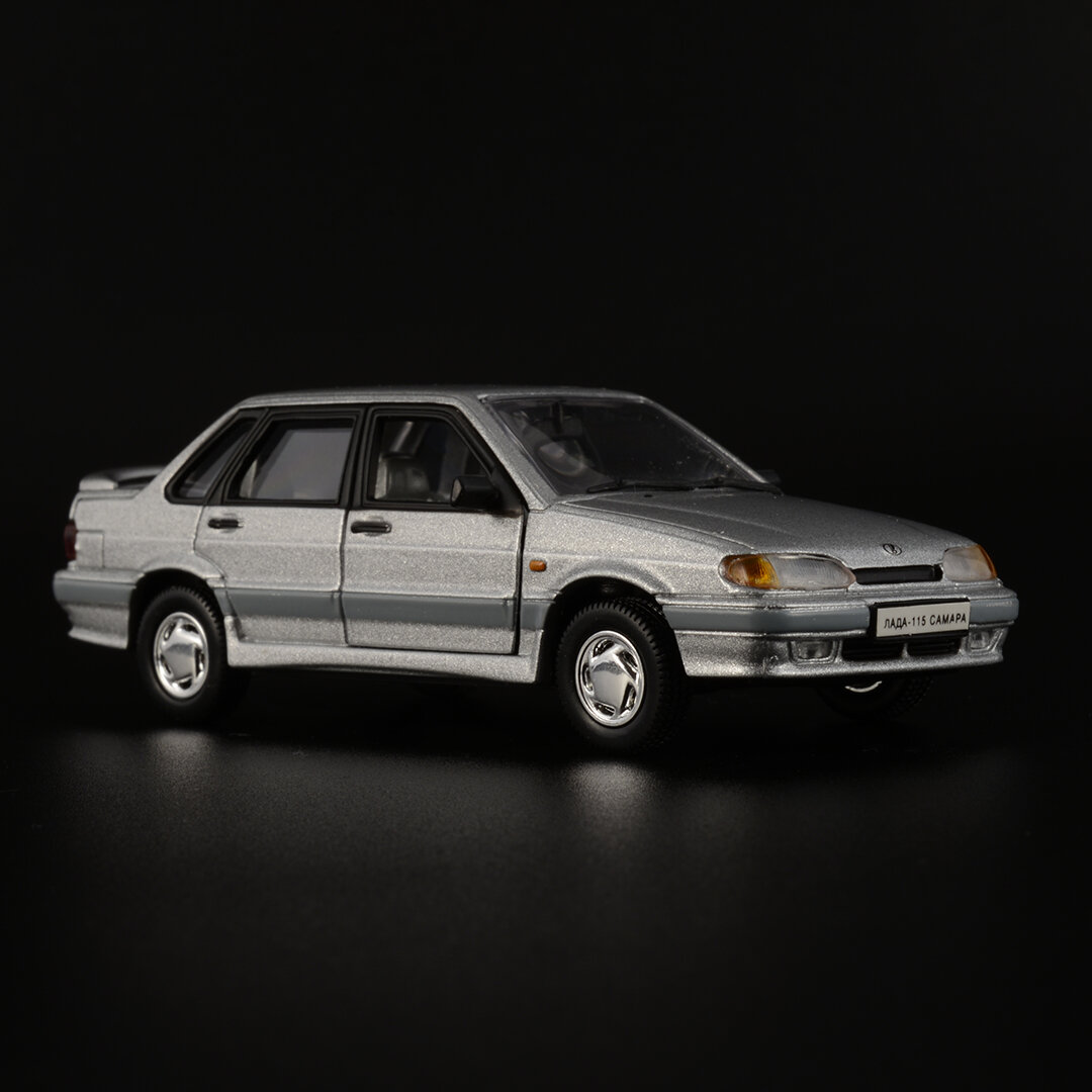 Машинка из Детского мира за полцены "Автолегенд".