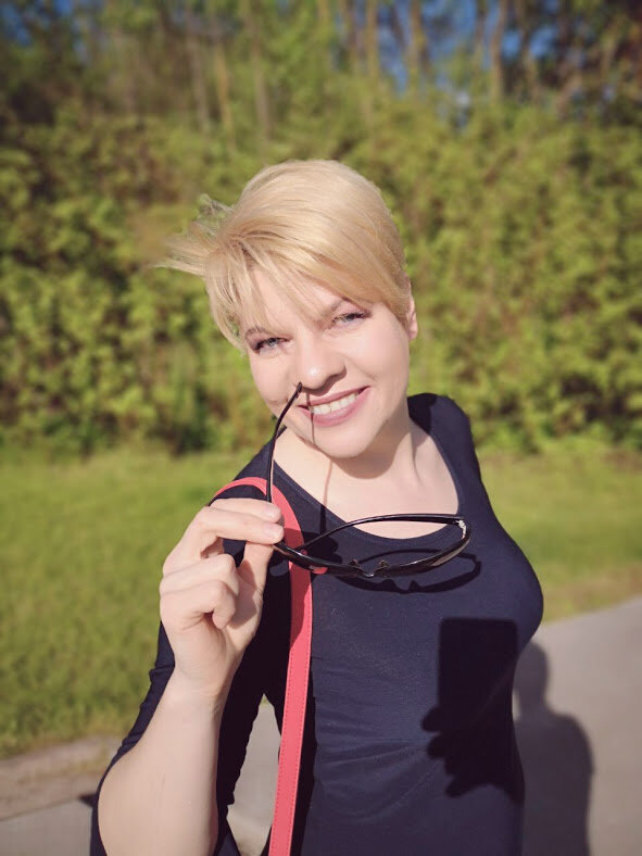 УЛЫБКА :):):) Она ничего не стоит ,но много дает.