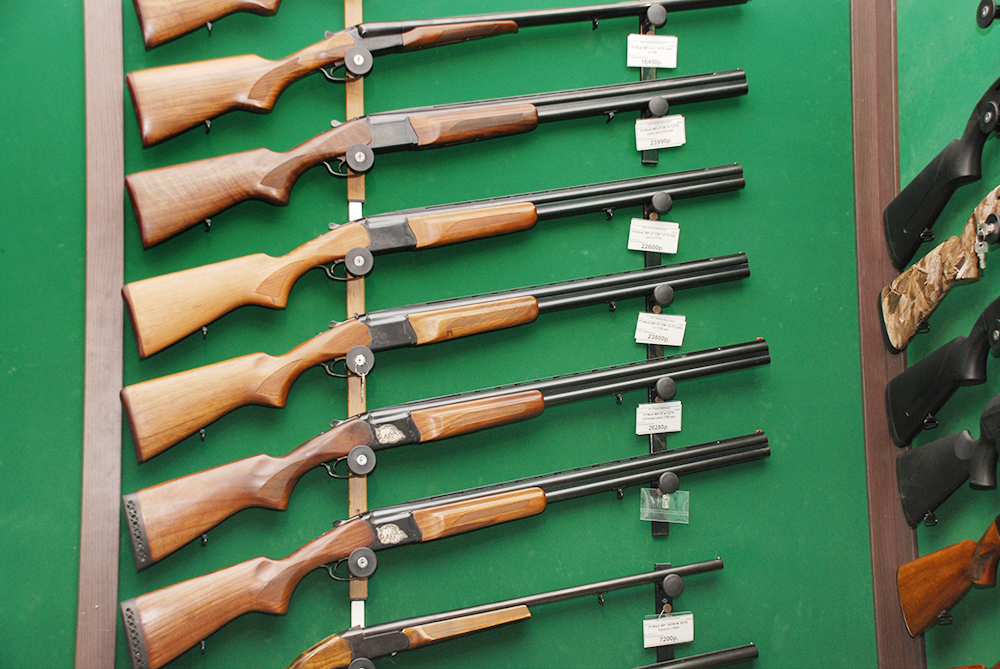 Охотничий магазин купить ружье. Оружие для охоты. Магазин охотничьего оружия. Ружья для охоты. Комиссионное оружие.