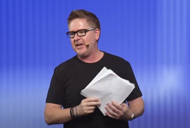 Том Ферри. Скриншот из видео. Используется и распространяется бесплатно по лицензии https://www.youtube.com/t/terms