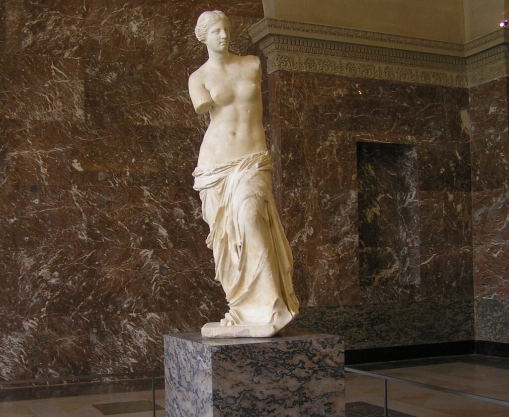 скульптура древней греции венера милосская. венера милосская эллинизм. какие статуи венеры. какие статуи венеры. агесандр венера милосская.