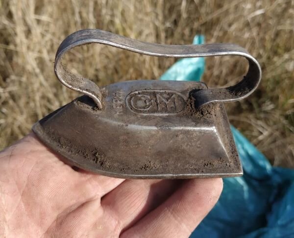 Утюг - игрушка. 