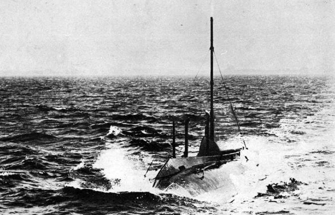 Подводная лодка "Сом" в море
