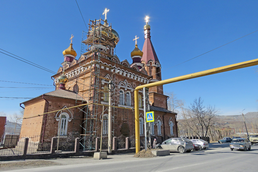 Сатка ул комсомольская. Дом купца Алпатова Сатка. Церковь Сатка.