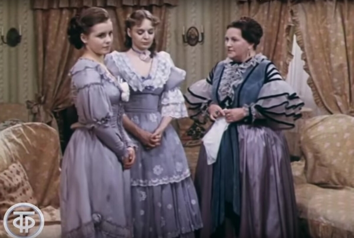 Кадр из фильма-спектакля «Доходное место», 1981 год. Полина, Юленька и их маменька.