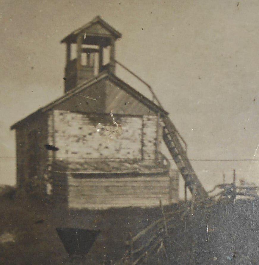 Часовня была расположена на самой макушке Полюда. Из архива семьи Макне