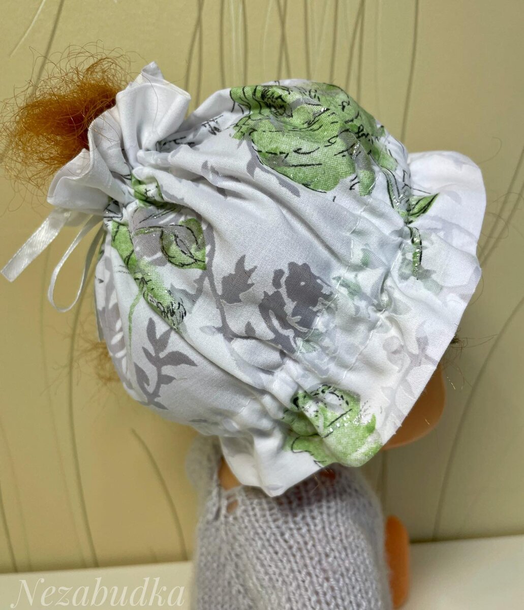 Летняя шапочка на резинке для маленькой девочки