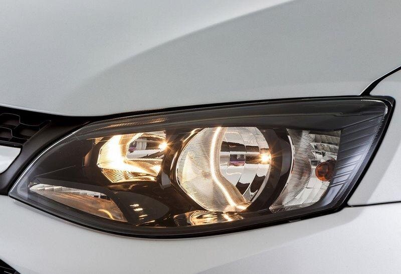 пластиковая фара калина 2