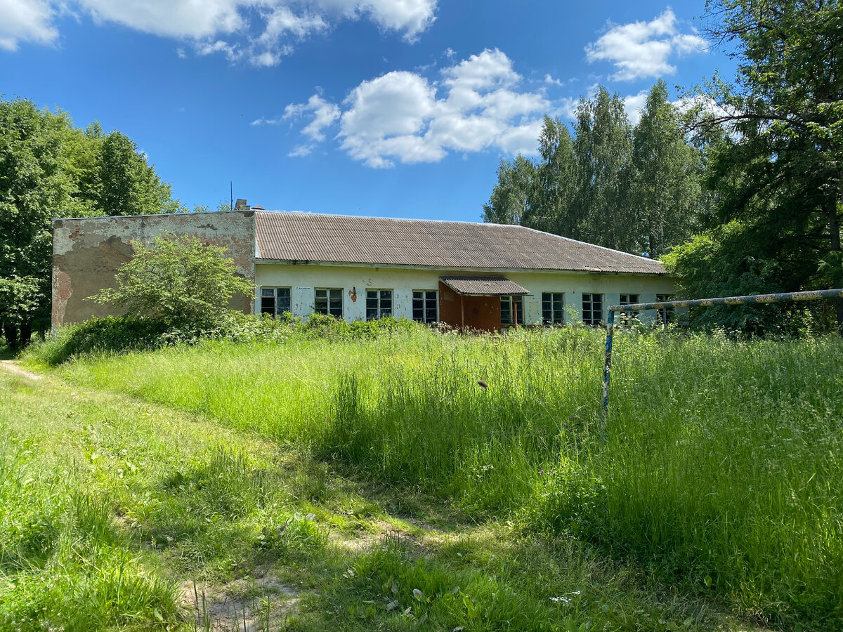 Школа снаружи. Фото автора.