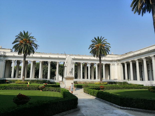 Внутренний двор храма