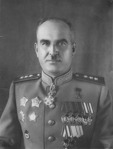 Ива́н Ильи́ч Лю́дников (26 сентября [9 октября] 1902 — 22 апреля 1976) — советский военачальник, Герой Советского Союза (16.10.1943), Гвардии генерал-полковник (1945).