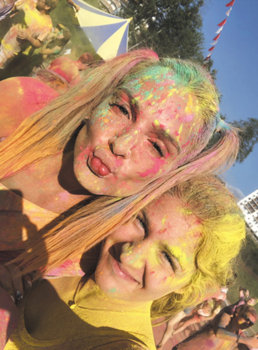 Анастасия с актрисой Екатериной Мельник в Индии