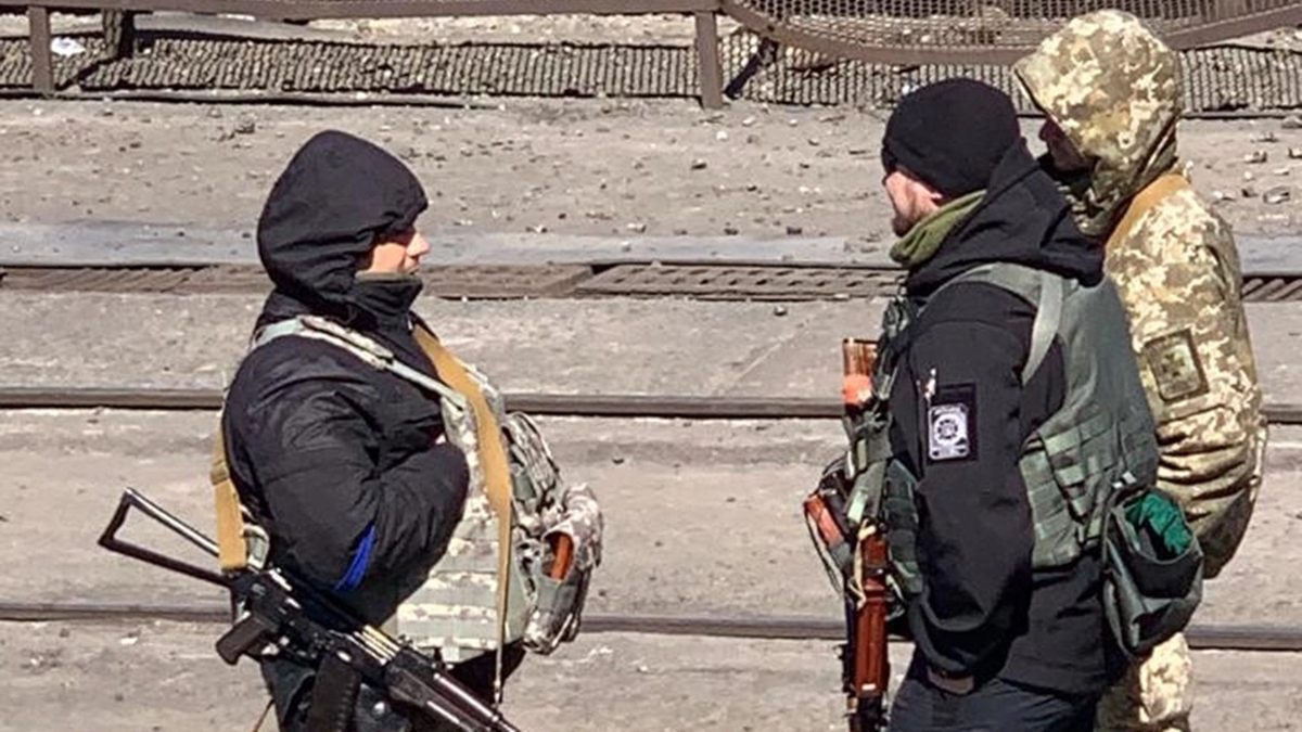 Ранее неонацистские банды совершили налет на турецкий корабль, пришвартованный в порту Черноморск в Одессе.  Фото из газеты «Айдынлык».