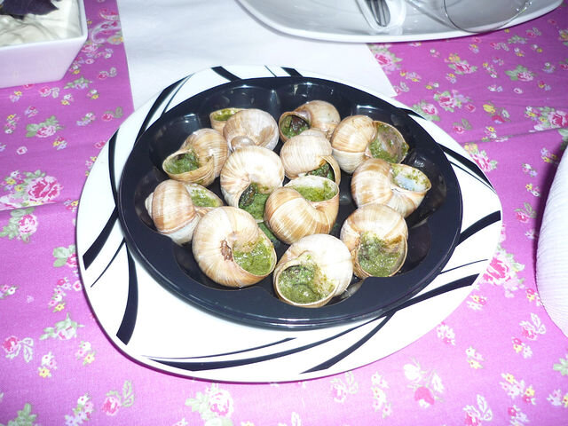 Виоградные улитки с зеленым маслом. Готовила не я.