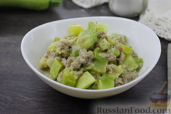 Лук, фаршированный мясом с травами