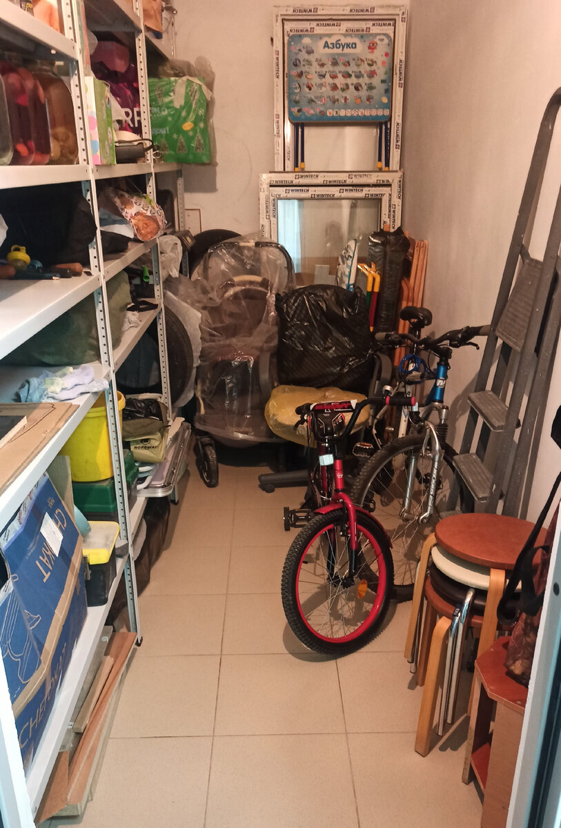 Это наша кладовка. Здесь слишком много всего, пора проредить немного