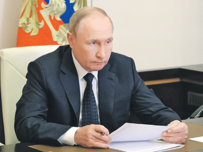 Владимир Путин  считает, что гостей  к нашим реальностям надо готовить еще у них дома. Фото: Михаил КЛИМЕНТЬЕВ/РИА Новости