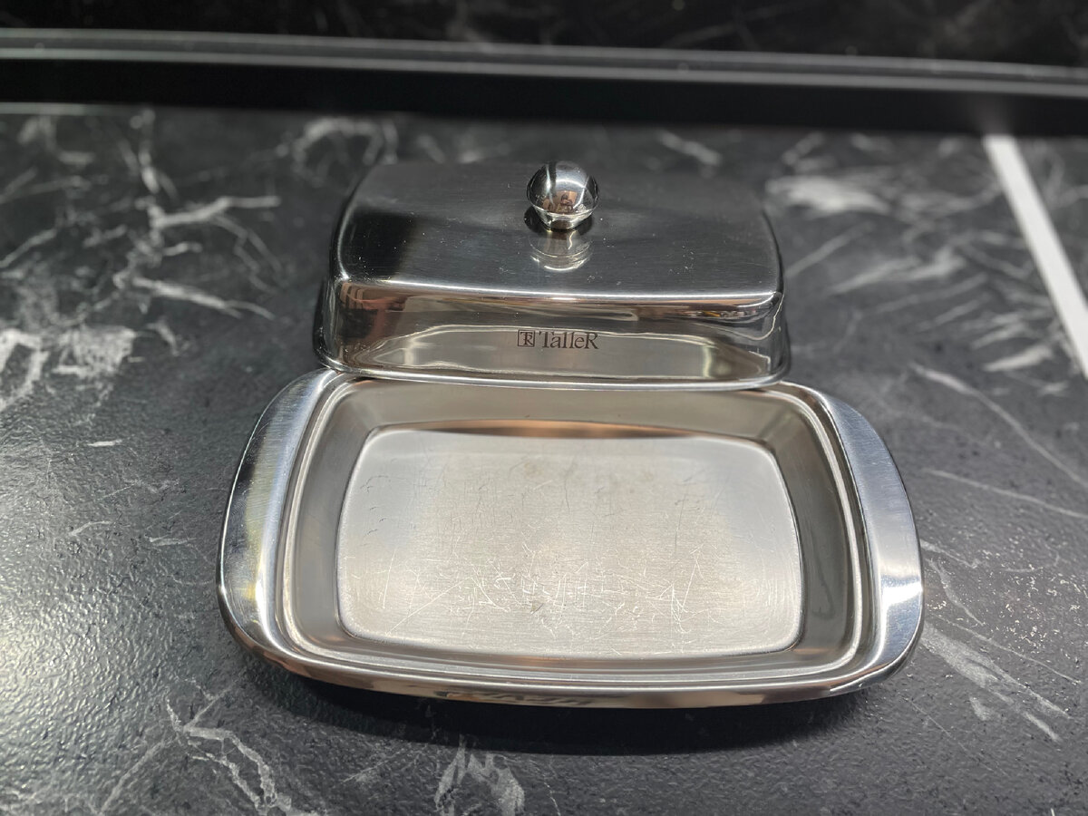 Масленка Taller. Видно , как повреждена внутренняя часть от ножей. 