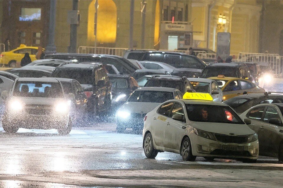     ЦОДД: вечером 23 декабря в Москве ожидаются девятибалльные пробки Михаил ФРОЛОВ