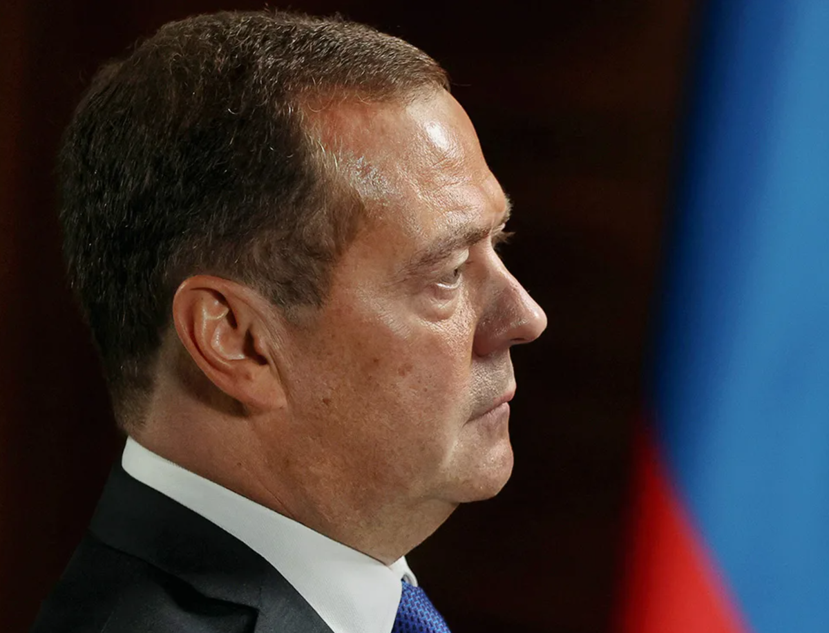    Медведев пророчит Украине “печальную судьбу умерщвленной Западом колонии” Марина П.