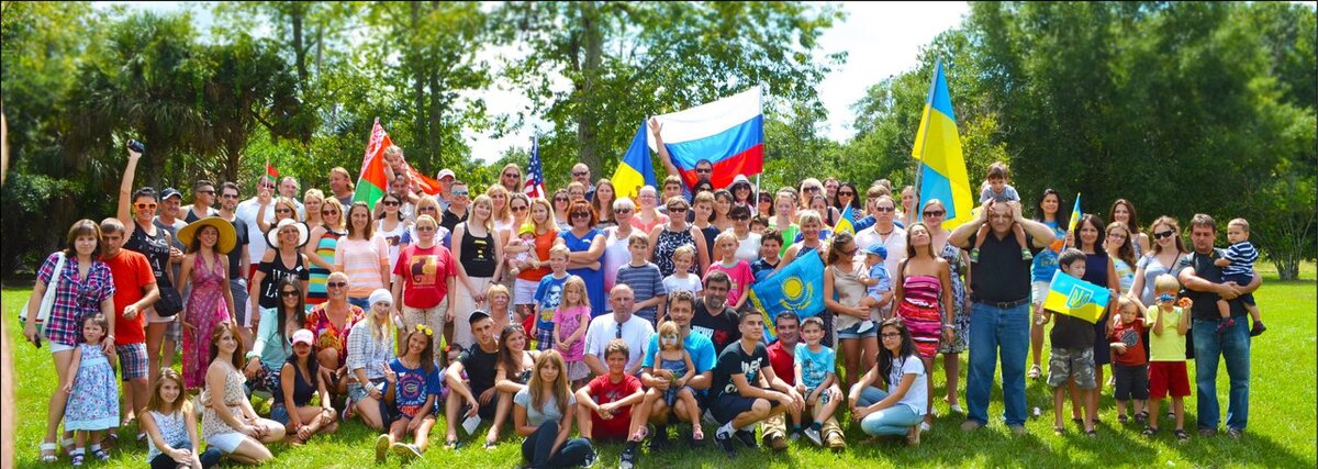 Рейтинг доверия россиян к президенту Владимиру Путину упал до исторического минимума за все 19 лет его пребывания у власти – до 33%, по данным ВЦИОМ. Для сравнения – после аннексии Крыма Путину доверяли 65%. 
Почему рейтинг российского президента так резко упал? Волнует ли его еще популярность среди россиян? И как Путин будет возвращать свои знаменитые «86%» одобрения? Об этом эфире Радио Донбасс.Реалии говорили журналист Радіо Свобода, публицист Виталий Портников и российский философ Максим Горюнов.