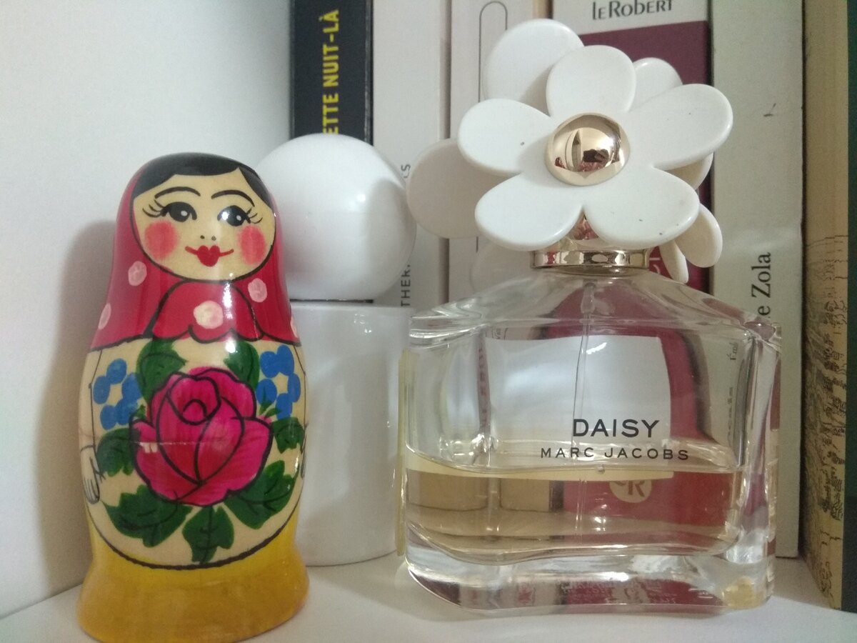 полочки с книгами..