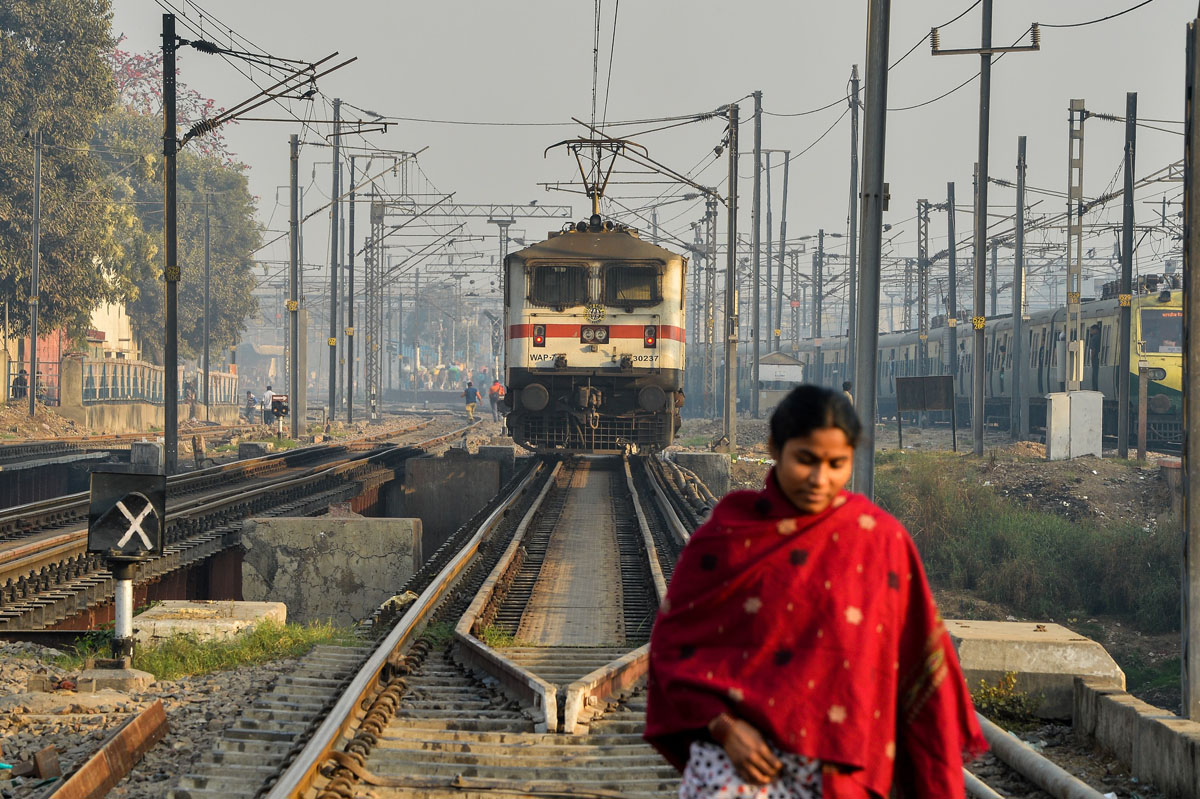 Железные дороги Индии. Индийские поезда indian Railways. Дорога железная в Индии Индии. Индия Электрификация ЖД.