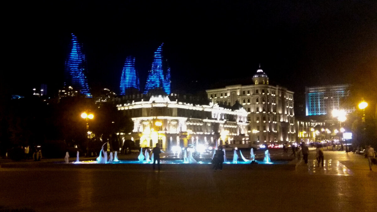 Сейчас подсветка - мерцающие огоньки затухающего пламени.