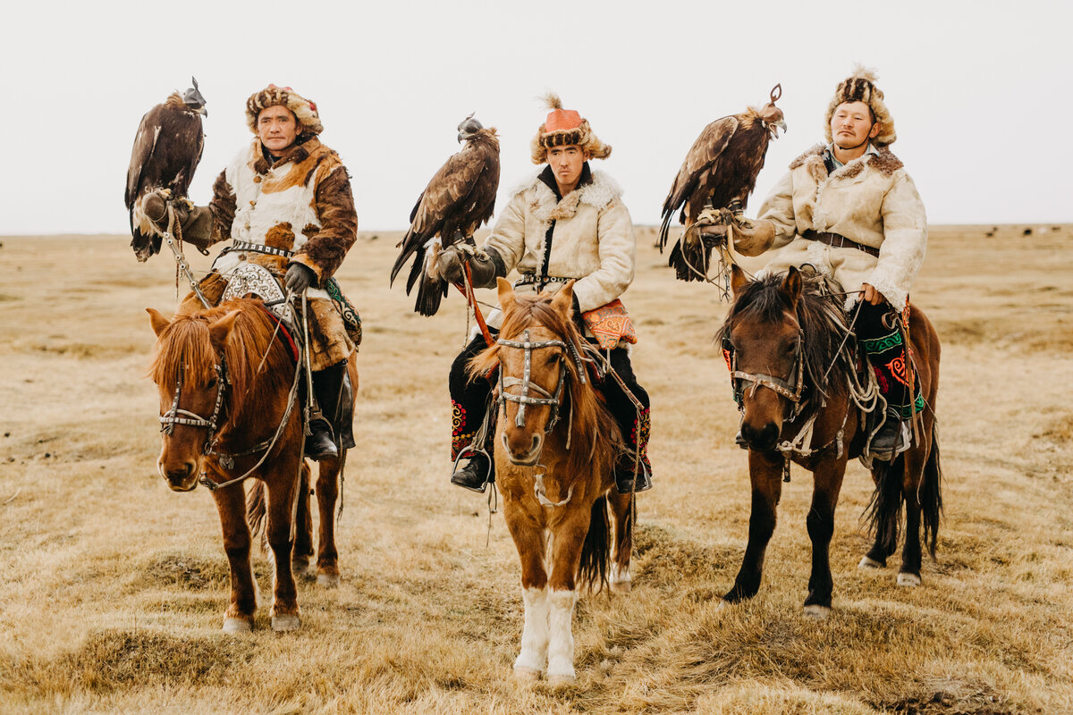 Монгольские народы. Беркутчи Монголия. Монголы кочевники. Монголия кочевники степей. Монгольская степь кочевье.