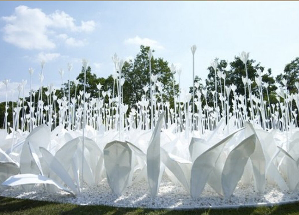 Работа Анук Фогель, фото Йерун Муш, фестиваль мира и цветов, Нагасаки, 2011г, из открытых источников