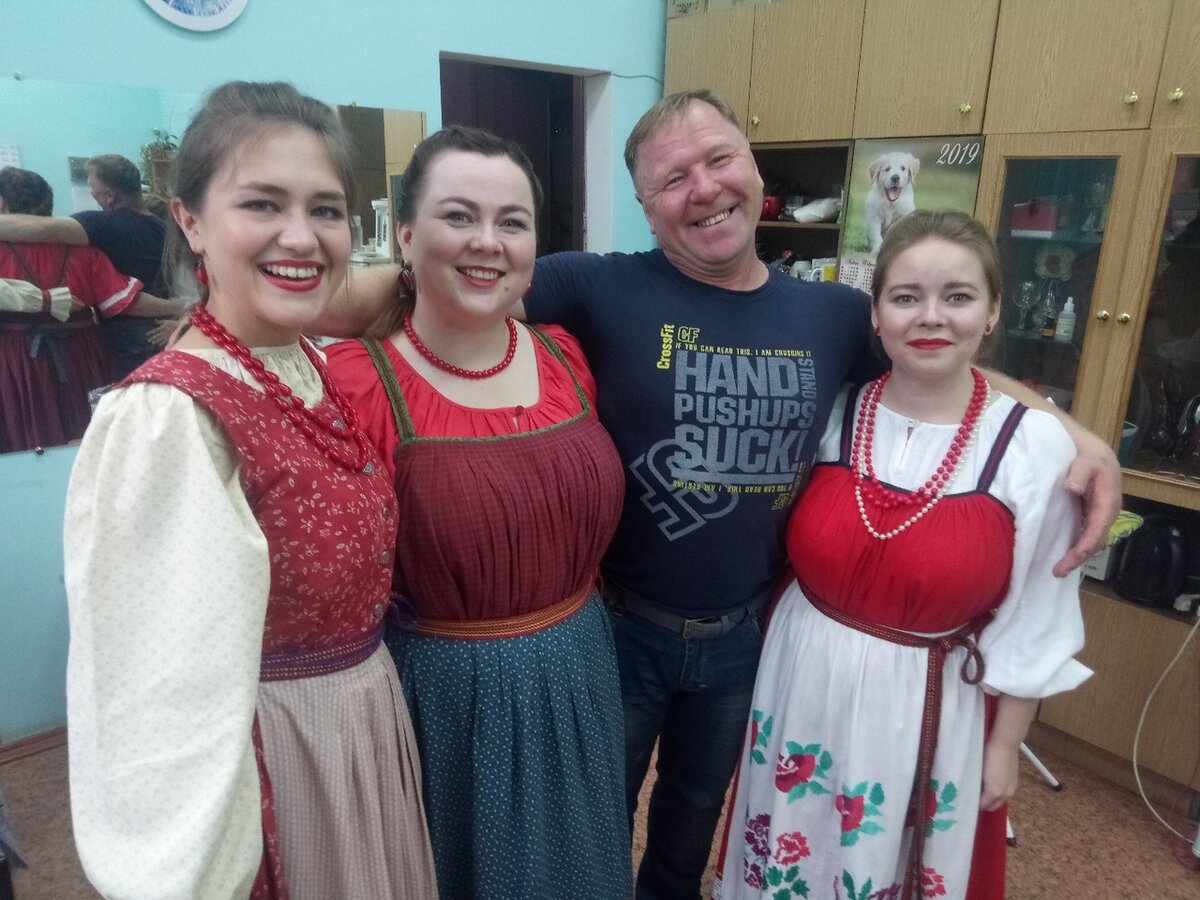 Музыкант, гармонист, автор и композитор Василий Меркучев и группа "Пташица"