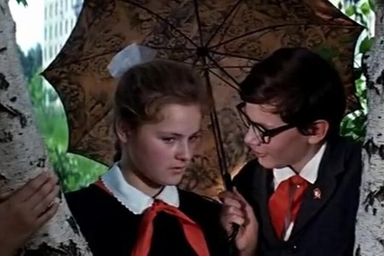 Дети в этом возрасте готовы подписаться на любое приключение, но их родители...? Скриншот. Источник - YouTube.