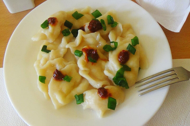 вареники окраина. постные вареники. вареники с вишней. вареники с вишней большие.