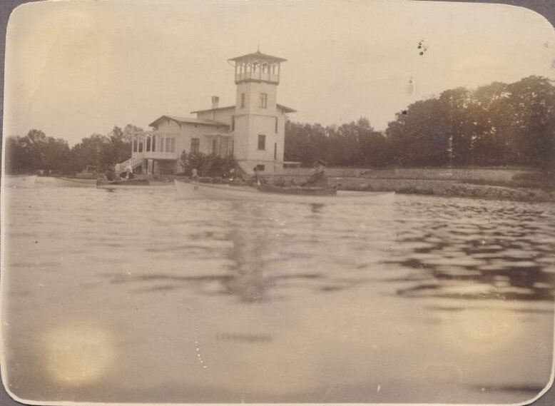 Фото с сайта https://ajapaik.ee/photo/55190/foto-peltzeri-villa/ 1920, 1920 гг. Peltzeri villa.