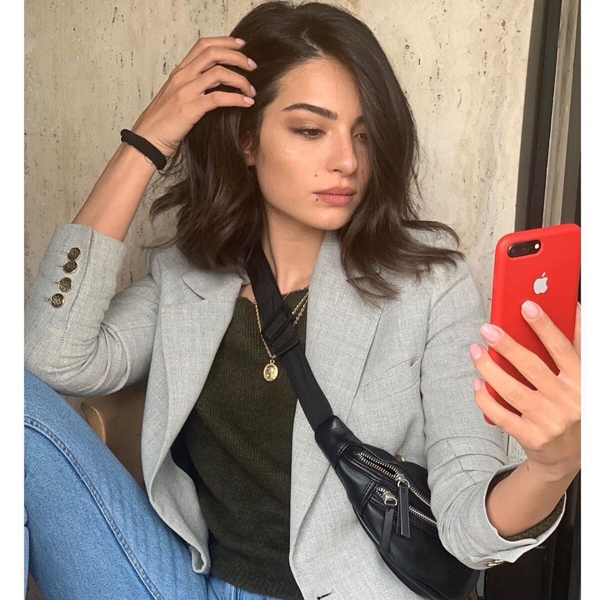 Актриса Мелиса Аслы Памук играет роль жены бизнесмена / источник фото: Инстаграм @melisapamuk