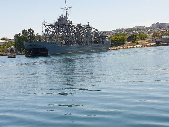 Судно "Коммуна" ЧФ РФ