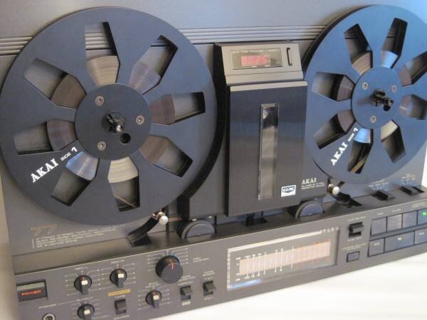 AKAI GX77BL.Для просмотра листайте Галерею.