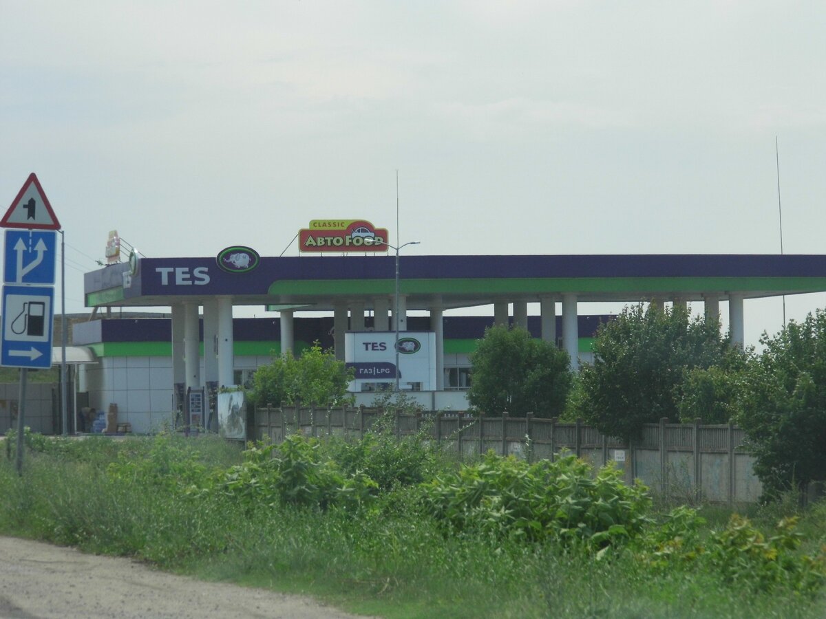 Еще одна автозаправка на Севастопольской.