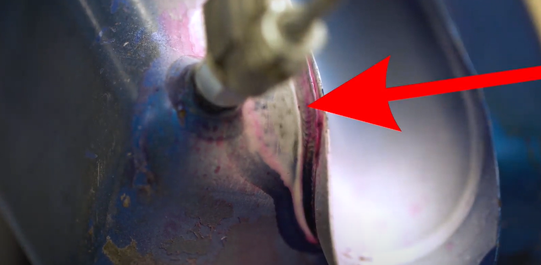 Микро трещина на конструкции 