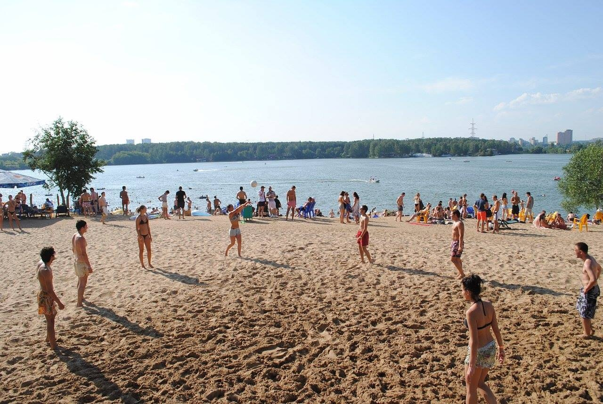 Где можно покупаться в москве. Пляж Рублево Мякининское шоссе. Пляж Рублево Одинцово. Живописная бухта пляж Рублево. Пляж на Рублевском шоссе.