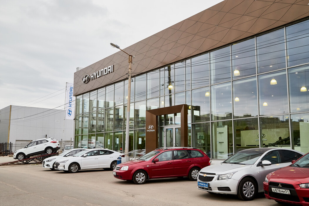 Выглядят новые салоны Hyundai конечно красиво, но увы обертка часто лишь скрывает свою "начинку"