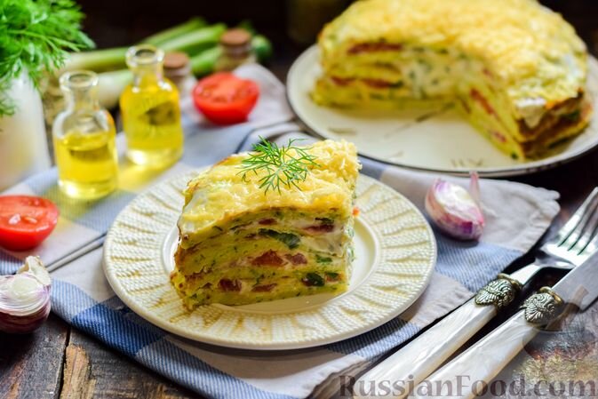 кабачки, помидоры, сыр твёрдый, мука, майонез, яйца, чеснок, зелень укропа, лук зелёный, масло растительное, соль, перец чёрный молотый